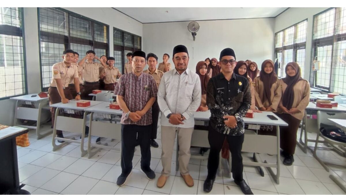 Membentuk Remaja Cerdas dan Berakhlak Mulia, KUA Talaga Gulirkan BRUS di MAN 1 Majalengka