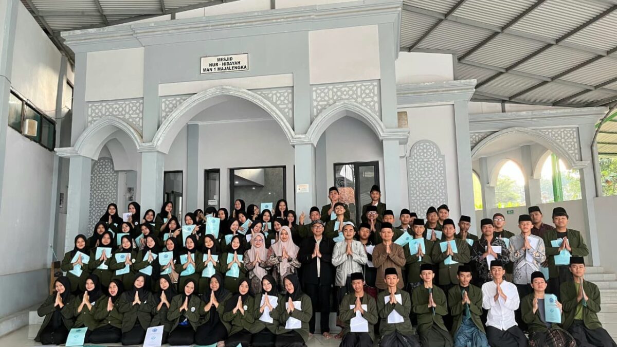 Boarding School Tahfidz Al-Badar MAN 1 Majalengka Bagikan Rapor Semester Genap 2025/2026