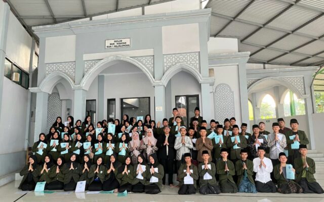 Boarding School Tahfidz Al-Badar MAN 1 Majalengka Bagikan Rapor Semester Genap 2025/2026