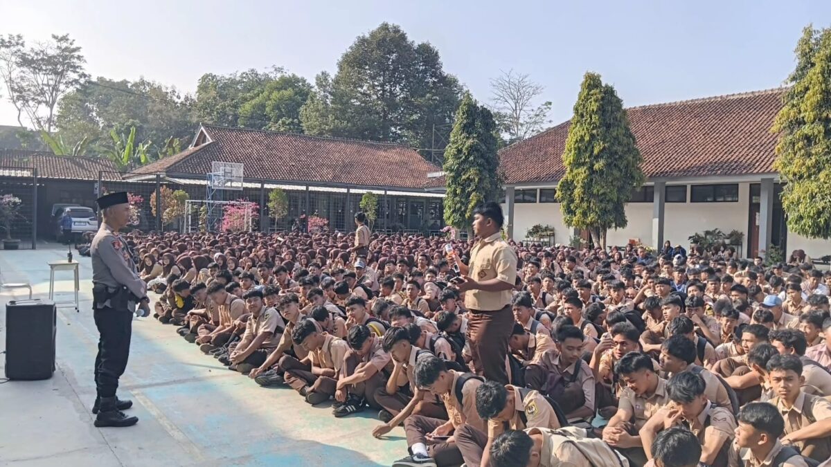 Tanamkan Disiplin dan Cinta Madrasah, Kapolsek Talaga Sapa Siswa Baru MAN 1 Majalengka