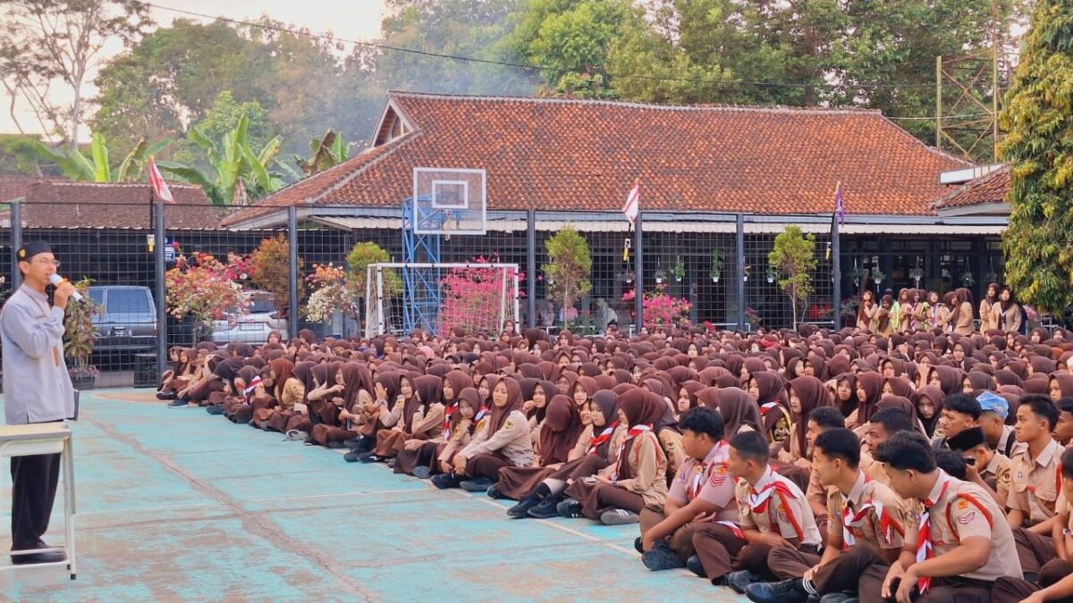 Dari Kultum ke Aksi: Waka Humas MAN 1 Majalengka Gaungkan 6 Langkah Membangun Madrasah Hebat