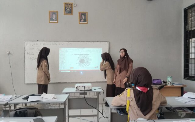 Presentasi dan Diskusi Biologi di MAN 1 Majalengka, Belajar Jadi Petualangan Seru