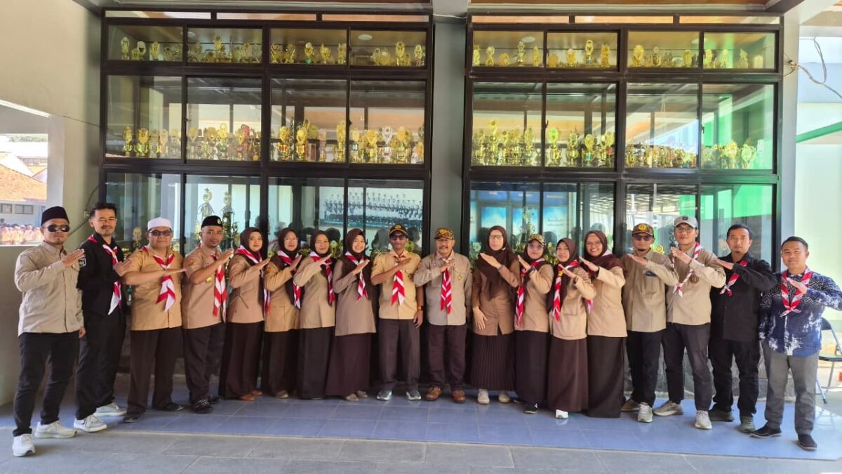 Semangat Baru Kesiswaan MAN 1 Majalengka, Foto Bersama Usai Pembukaan Penerimaan Tamu Ambalan