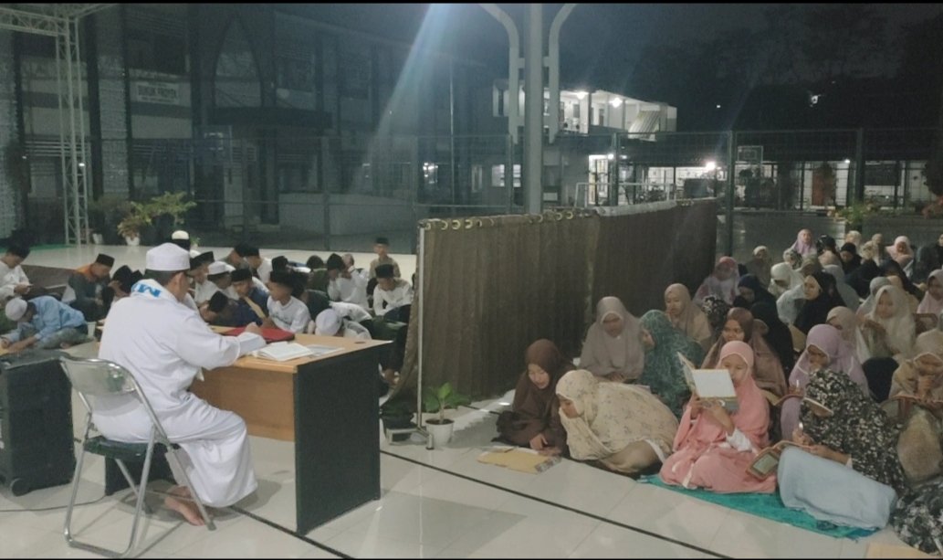 Perdalam Fikih Ibadah, Santri Boarding School MAN 1 Majalengka Ikuti Kajian Kitab Kuning