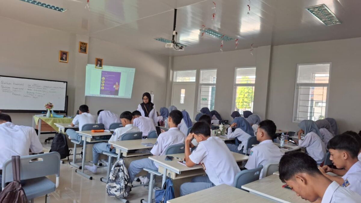 Mantapkan Kesiapan Siswa, Guru Sosiologi MAN 1 Majalengka Bedah Kisi-Kisi TKA