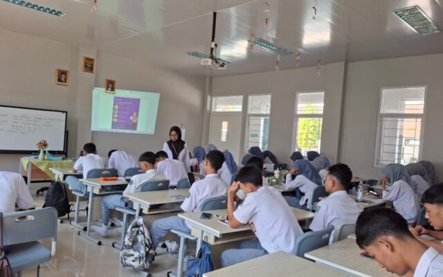 Mantapkan Kesiapan Siswa, Guru Sosiologi MAN 1 Majalengka Bedah Kisi-Kisi TKA