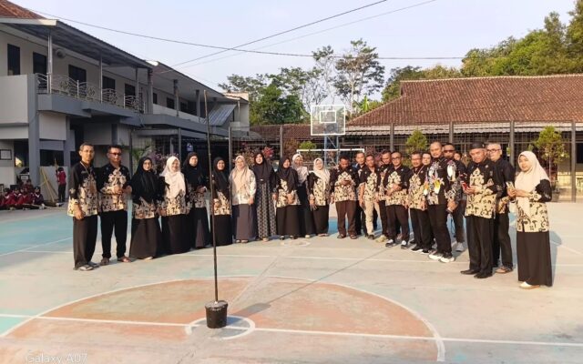 Dukung Gerakan Indonesia Berkiblat, MAN 1 Majalengka Gelar Penetapan Arah Kiblat Serentak