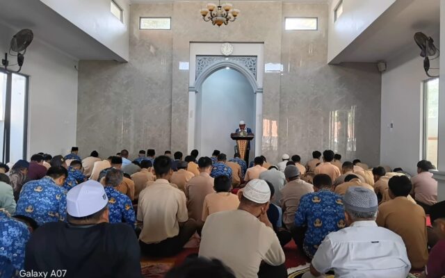 Jamaah Padati Masjid MAN 1 Majalengka, Khutbah Angkat Kesederhanaan di Era Digital