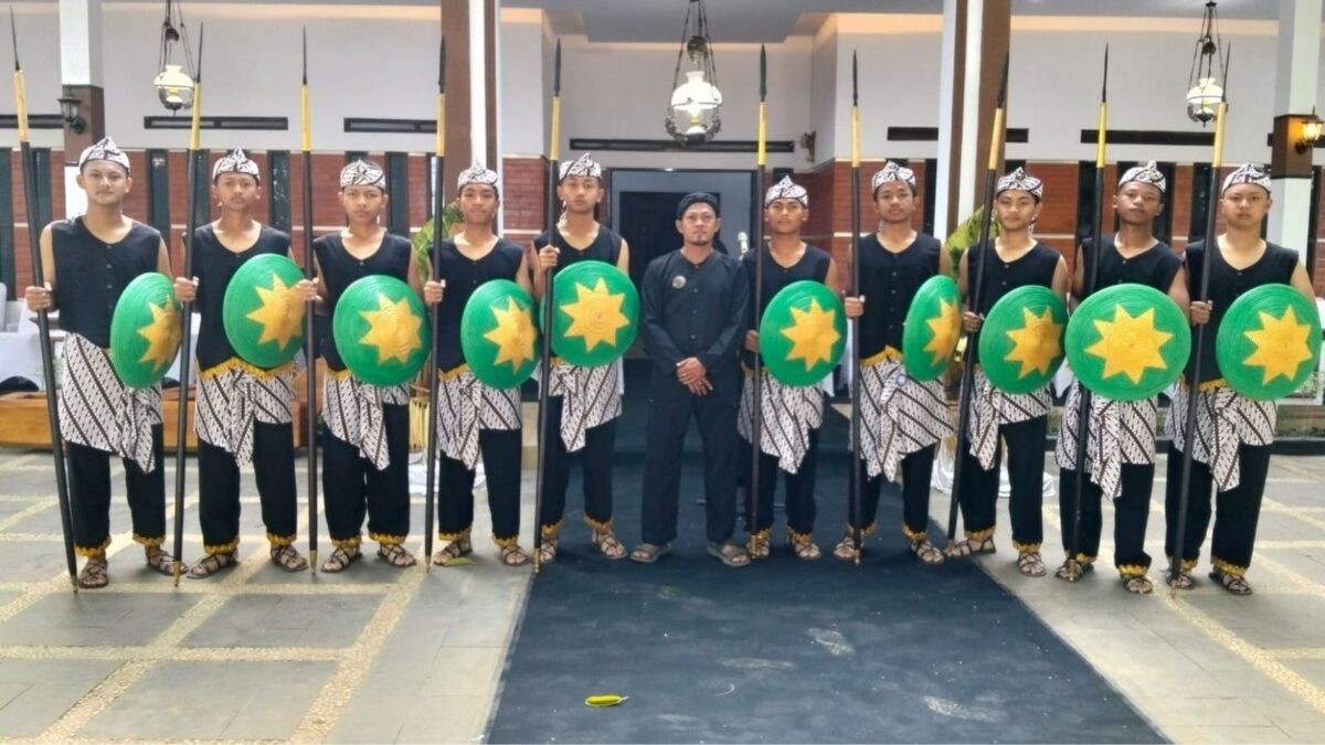 Sendratasik MAN 1 Majalengka Ambil Peran dalam Kirab Budaya Nyiramkeun Pusaka Talaga Manggung