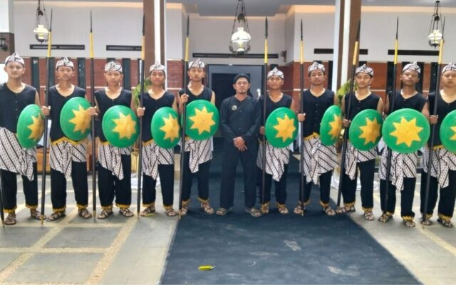 Sendratasik MAN 1 Majalengka Ambil Peran dalam Kirab Budaya Nyiramkeun Pusaka Talaga Manggung