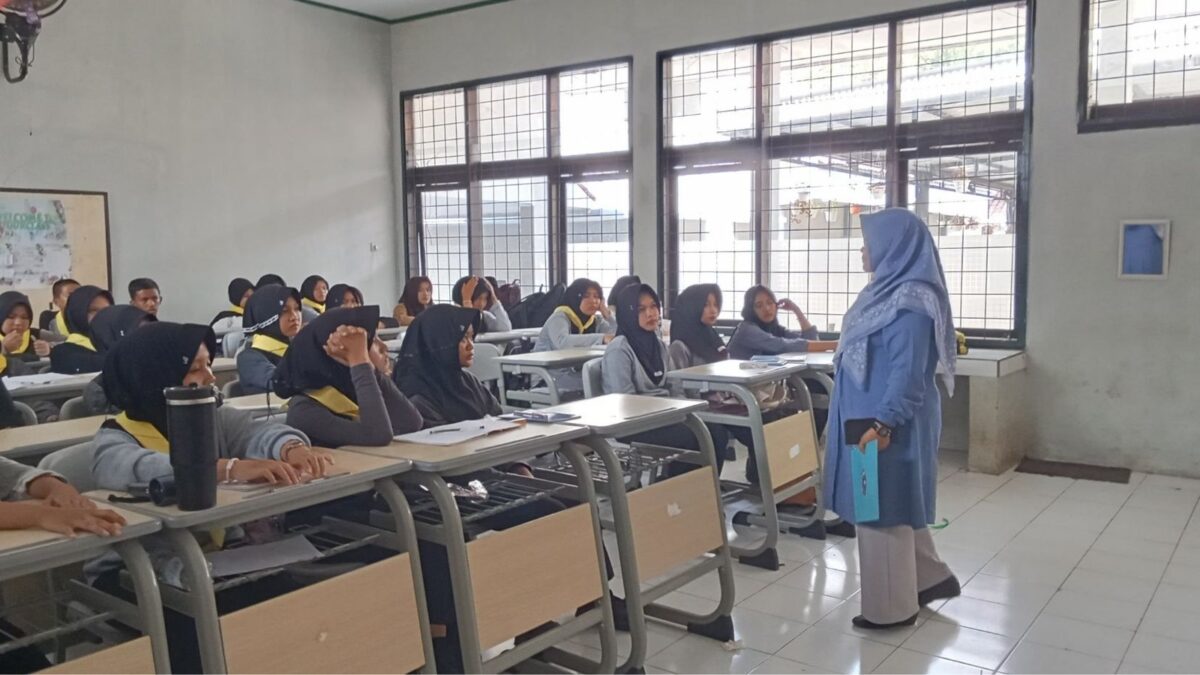 Tingkatkan Kepedulian Kesehatan, 30 Anggota PMR MAN 1 Majalengka Ikuti Diklat Ekstrakurikuler