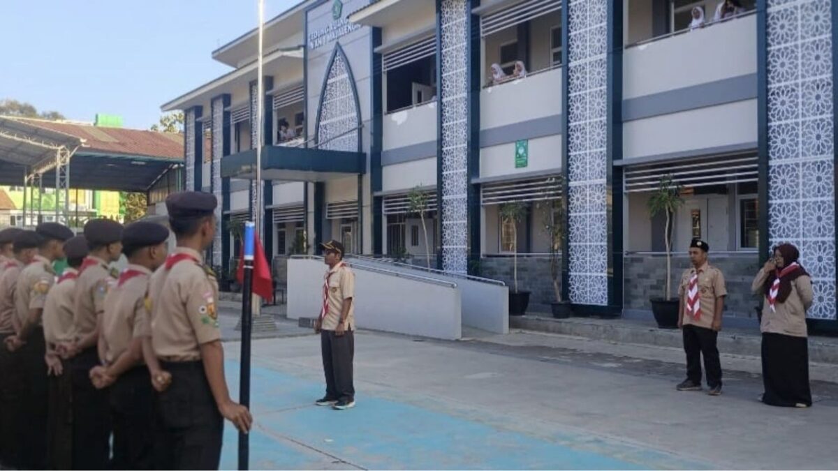 MAN 1 Majalengka Lepas Peserta Pramuka Ikuti ITA JAMNAS Kwarran Talaga