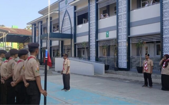 MAN 1 Majalengka Lepas Peserta Pramuka Ikuti ITA JAMNAS Kwarran Talaga