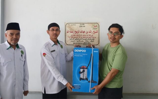 Tingkatkan Ketenangan Beribadah, MAN 1 Majalengka Terima Hibah Pembersih Debu dari Yayasan Cordova