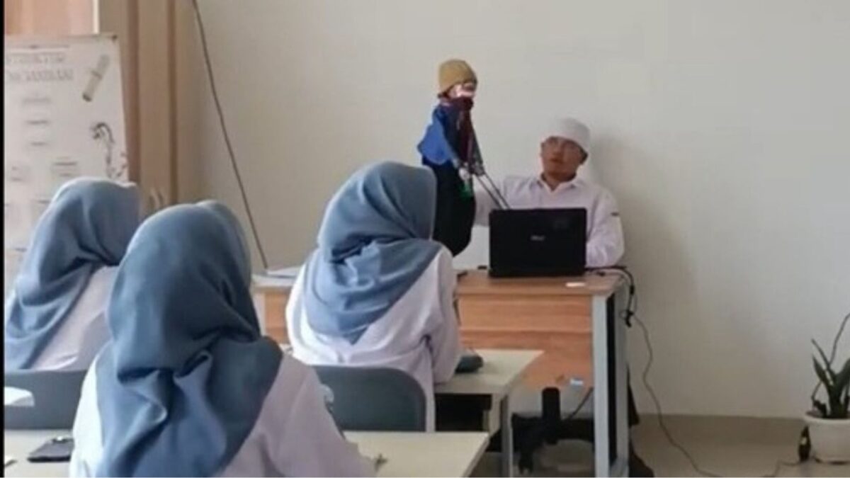 Inovasi Pembelajaran Al-Qur’an Hadis, Guru MAN 1 Majalengka Manfaatkan Media Wayang Golek