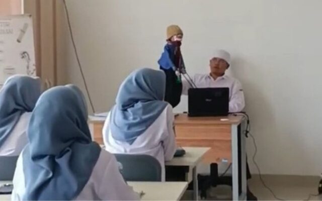 Inovasi Pembelajaran Al-Qur’an Hadis, Guru MAN 1 Majalengka Manfaatkan Media Wayang Golek