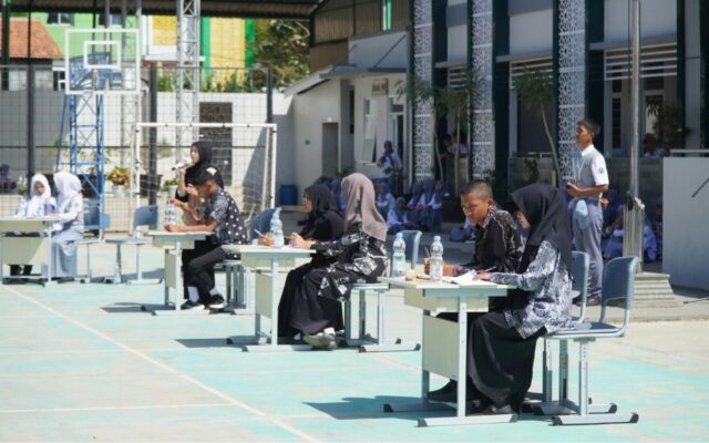 Uji Gagasan Paslon, MAN 1 Majalengka Sukses Gelar Debat Terbuka Calon Pengurus OSIS