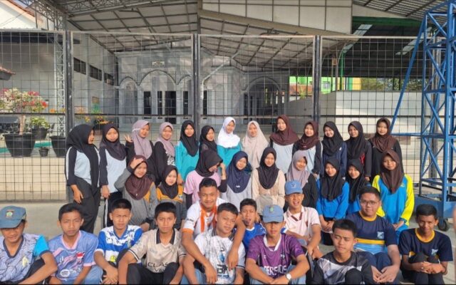 Pererat Kekompakan, Siswa X-9 MAN 1 Majalengka Semarakkan Jalan Santai HUT Ke-81 RI