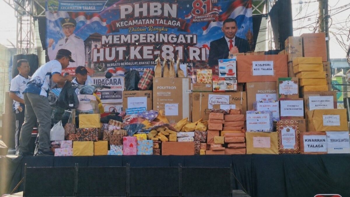 Semarakkan Jalan Santai Talaga, Siswa MAN 1 Majalengka Antusias Berburu Doorprize