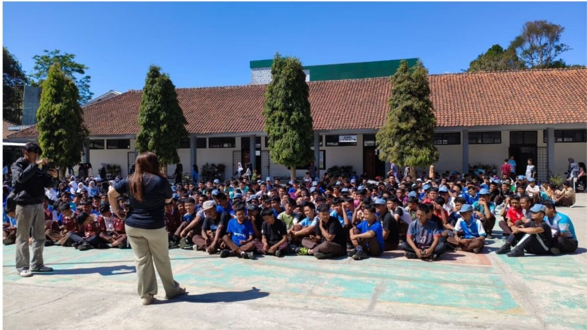 Tutup Pekan dengan Keceriaan, MAN 1 Majalengka Gelar Jumat Sehat, Bersih, dan Bahagia