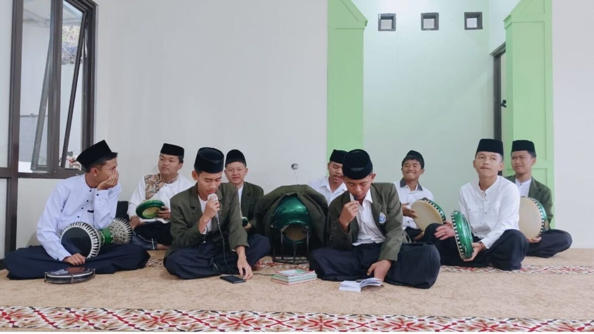 Santri Boarding School MAN 1 Majalengka Kembangkan Syiar Islam Melalui Seni Hadroh