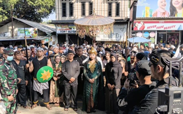Mengemban Amanah sebagai Pemegang Songsong Nyi Ratu Simbarkancana, Rifki Bangga Jadi Bagian Kirab Budaya Talaga Manggung