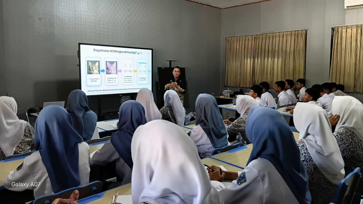 Smart Board Dukung Pembelajaran Berpikir Komputasional di MAN 1 Majalengka lebih Interaktif