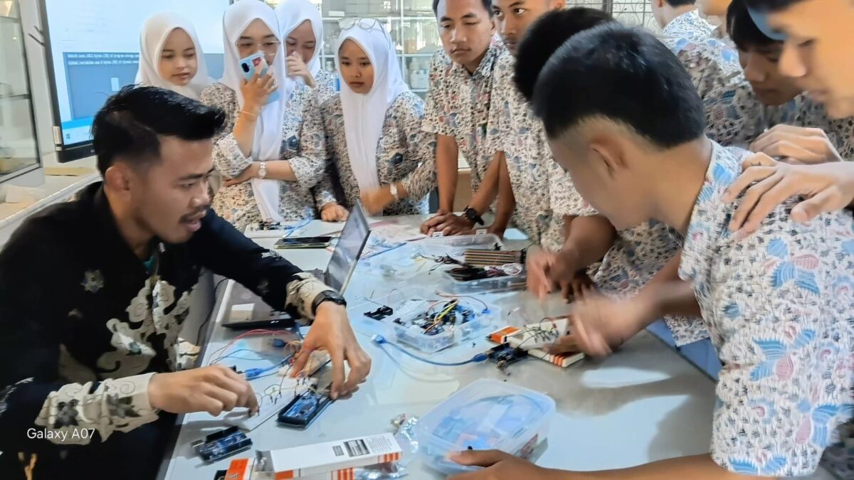 Tingkatkan Keterampilan Digital Siswa, MAN 1 Majalengka Gelar Praktik Pemrograman Arduino