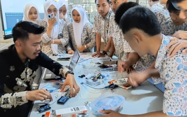 Tingkatkan Keterampilan Digital Siswa, MAN 1 Majalengka Gelar Praktik Pemrograman Arduino