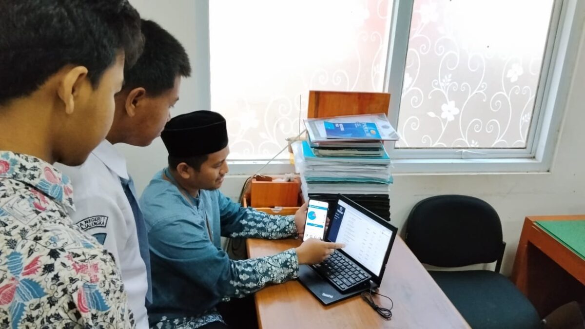 Dukung Transformasi Digital, MAN 1 Majalengka Lakukan Monitoring Absensi Real-Time