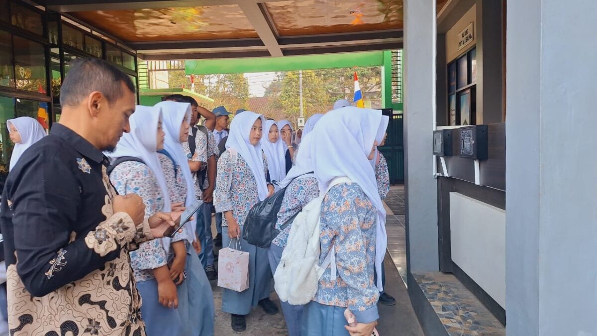 MAN 1 Majalengka Terapkan Absensi Wajah Digital Terintegrasi Langsung dengan Telepon Genggam Orang Tua
