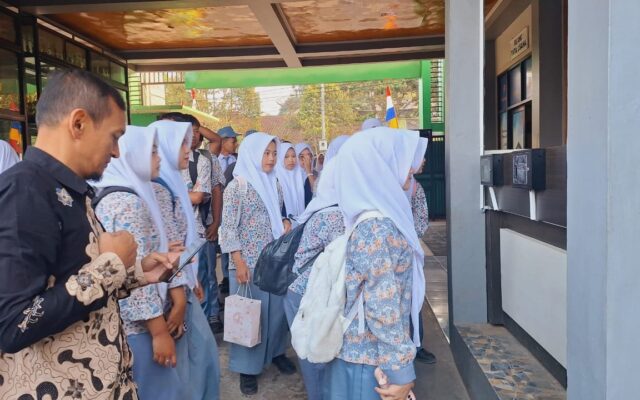 MAN 1 Majalengka Terapkan Absensi Wajah Digital Terintegrasi Langsung dengan Telepon Genggam Orang Tua