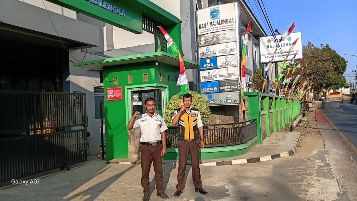 Tingkatkan Kenyamanan Layanan, Petugas Keamanan MAN 1 Majalengka Komitmen Berikan Pelayanan Terbaik