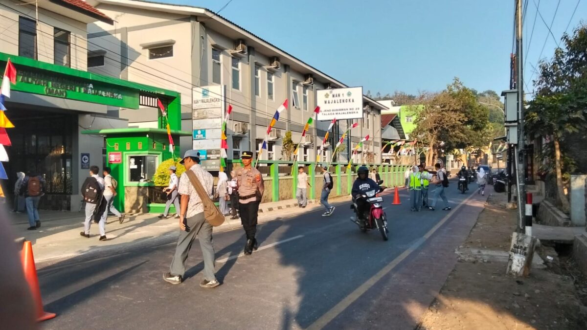 Kapolsek Talaga Turun Langsung, Gatur Lantas Penertiban Siswa MAN 1 Majalengka Berlangsung Tertib