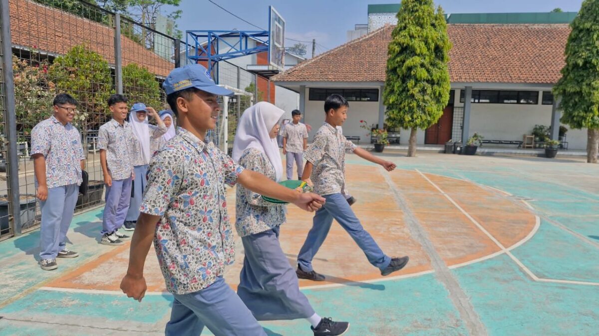 Penuh Semangat, Siswa Kelas XII.4 MAN 1 Majalengka Gelar Latihan Petugas Upacara Bendera
