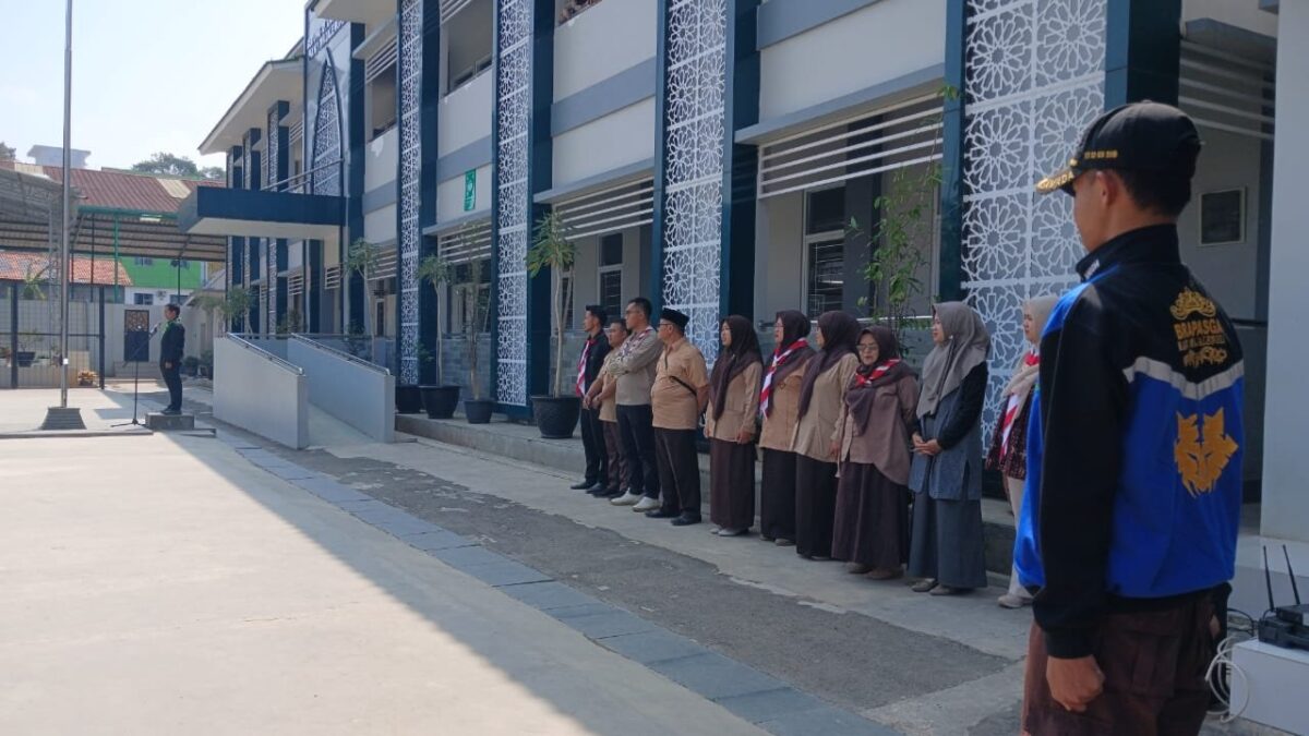 Tingkatkan Kedisiplinan Siswa, MAN 1 Majalengka Gelar Apel Jumat Sebelum Kegiatan Ekstrakurikuler