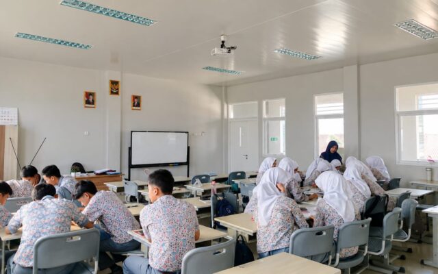 Terapkan Problem Based Learning, Pembelajaran Kimia MAN 1 Majalengka Berlangsung Aktif dan Kontekstual