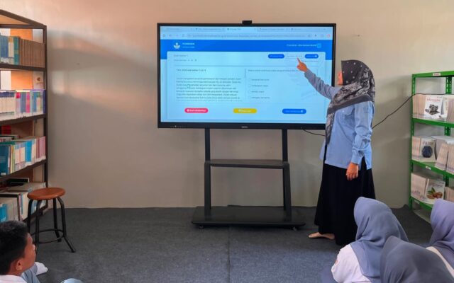 Pemanfaatan Smartboard, Siswa MAN 1 Majalengka Dalami Kisi-Kisi TKA Bahasa Indonesia