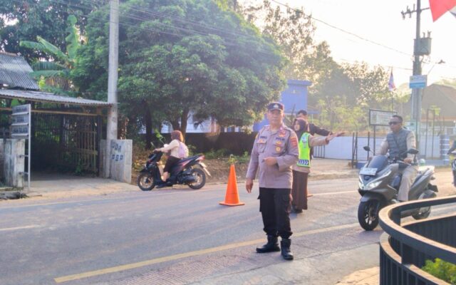 Jaga Keselamatan Siswa, PKS MAN 1 Majalengka Atur Lalu Lintas Bersama Kepolisian