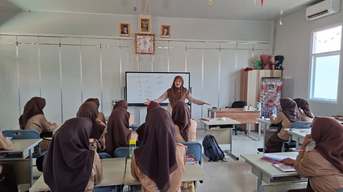 Tingkatkan Literasi Digital, MAN 1 Majalengka Gelar Keputrian Etika Bermedia Sosial