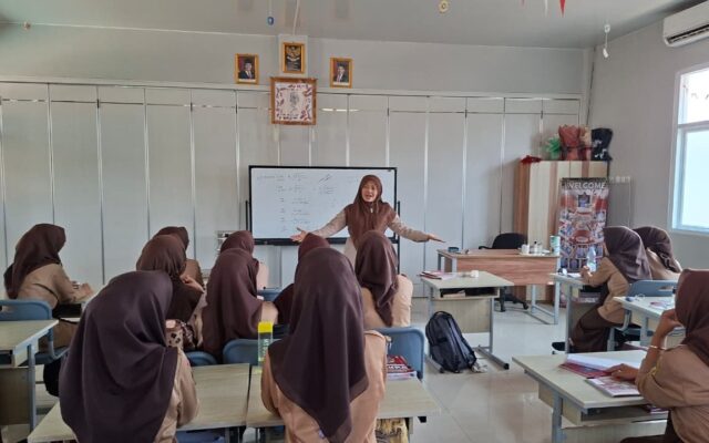 Tingkatkan Literasi Digital, MAN 1 Majalengka Gelar Keputrian Etika Bermedia Sosial