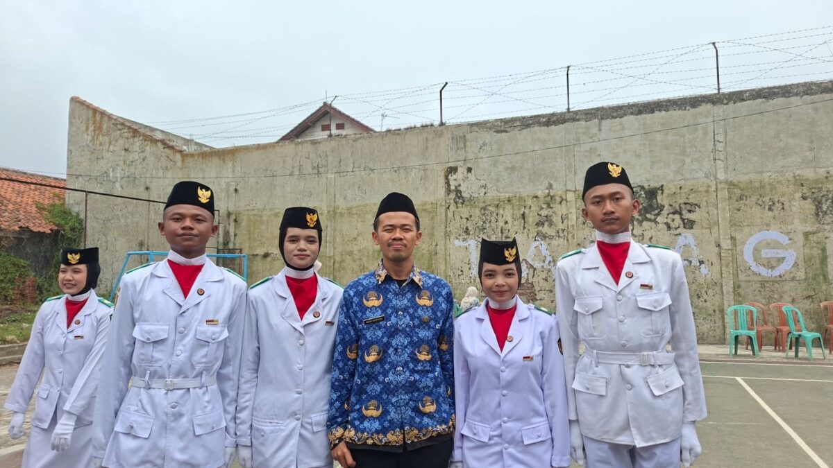 Tampil Penuh Semangat, Empat Siswa Kelas XI-1 MAN 1 Majalengka Sukses Jadi Paskibraka Kecamatan