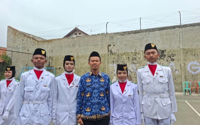 Tampil Penuh Semangat, Empat Siswa Kelas XI-1 MAN 1 Majalengka Sukses Jadi Paskibraka Kecamatan