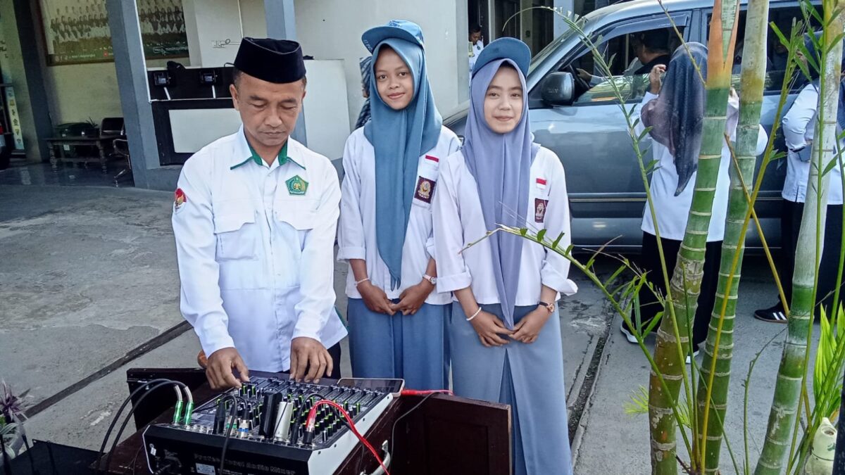 Apresiasi Peran Vital Tim Sound System Dalam Suksesnya Upacara Bendera di MAN 1 Majalengka