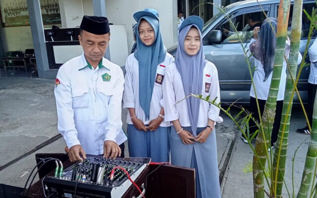 Apresiasi Peran Vital Tim Sound System Dalam Suksesnya Upacara Bendera di MAN 1 Majalengka