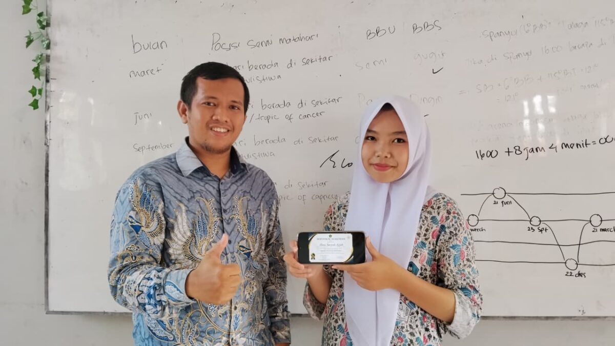 Tingkatkan Partisipasi Belajar, Guru MAN 1 Majalengka Bagikan Sertifikat Keaktifan Digital