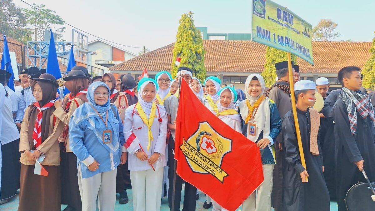 Semarakkan Karnaval, PMR MAN 1 Majalengka Tampilkan Aksi Kepedulian Kemanusiaan
