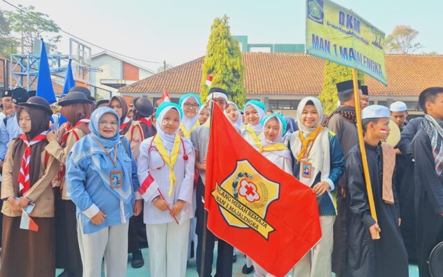 Semarakkan Karnaval, PMR MAN 1 Majalengka Tampilkan Aksi Kepedulian Kemanusiaan