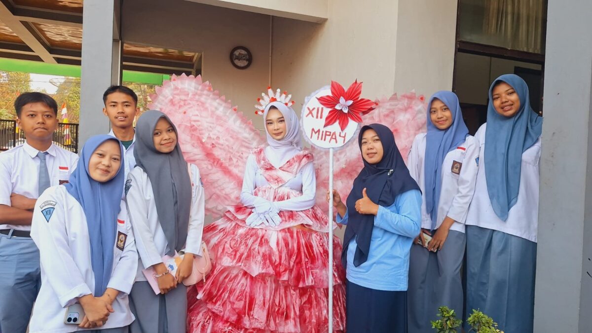 Semarakkan Karnaval Talaga, Siswa XII-4 MAN 1 Majalengka Tampil Nyentrik Lewat Ekstrakurikuler