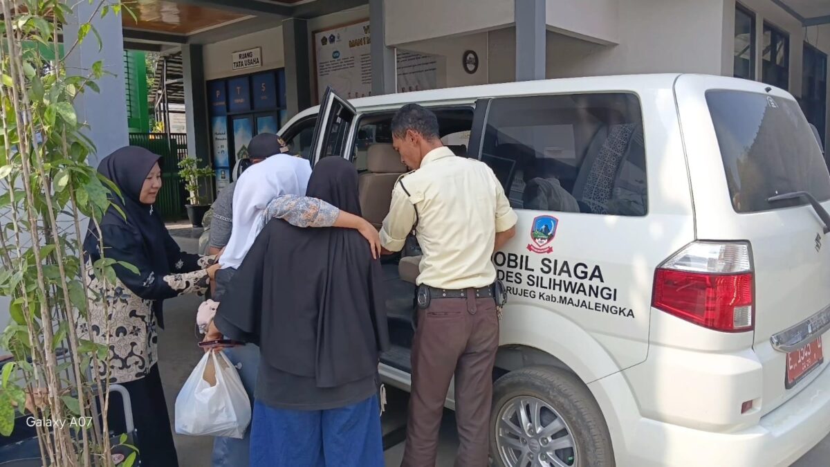 Mengutamakan Keselamatan Siswa, Wali Kelas XI-4 dan UKS Bersinergi dengan Orang Tua